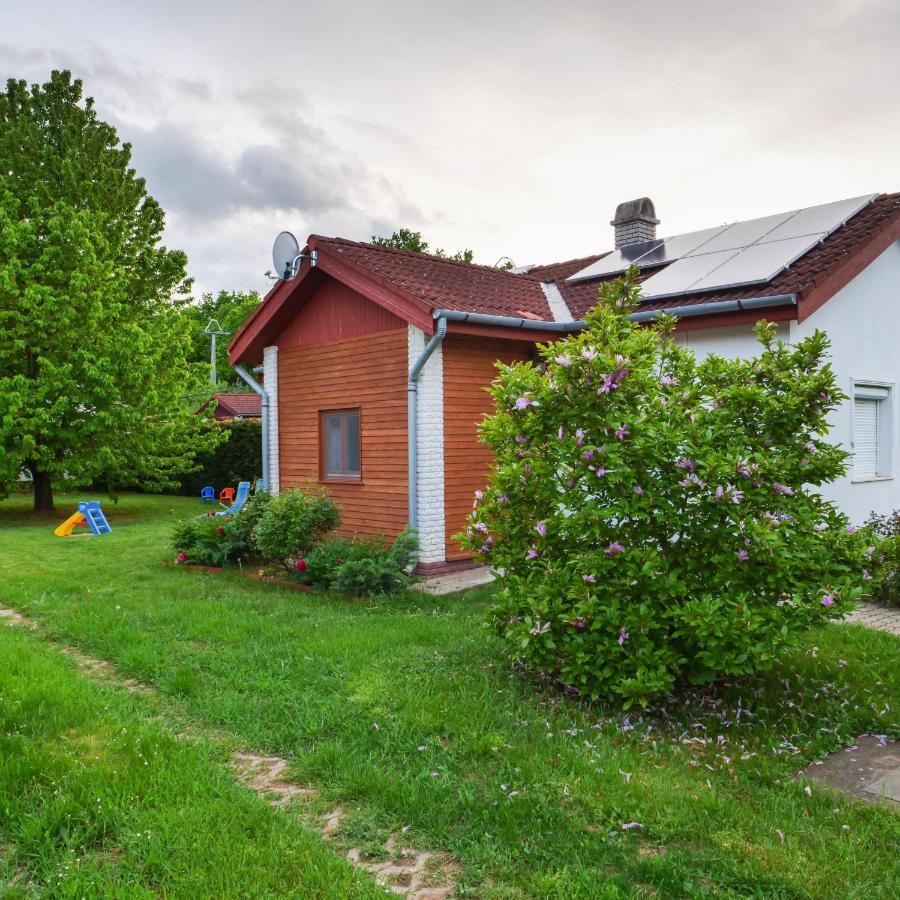 Cseresznyes Apartman Berekfürdő Bagian luar foto